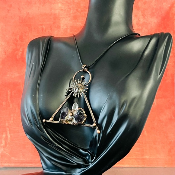 The Solar Alchemist: A Celestial Amethyst & Quartz Talisman - Picture 4 of 4